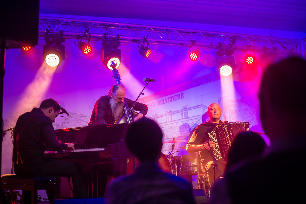 Tango meets Cuba | Tango meets Cuba mit den Klazz Brothers & Cuba Percussion im Forte Belvedere Leisnig zum Festival Hallo Leisnig 2022. - Realisiert mit Pictrs.com