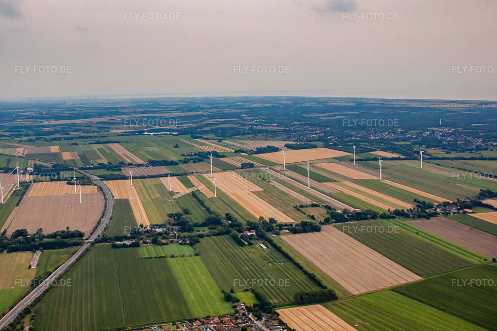 Luftbild: Windpark von Norden im Ortsteil Altenbruch-Westerende in Cuxhaven im Bundesland Niedersachsen in Deutschland. Foto: IMG_70543.jpg vom 06.08.2014 durch Werner Riehm/FLY-FOTO.de