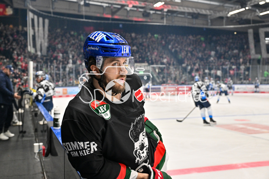 Augsburger Panther - ERC Ingolstadt | im Bild Mick KOEHLER (Augsburger Panther #11) beim warmup vor der Partie / Freisteller / Einzelfoto / DEL: Augsburger Panther - ERC Ingolstadt, Curt Frenzel Stadion am 26.01.2025