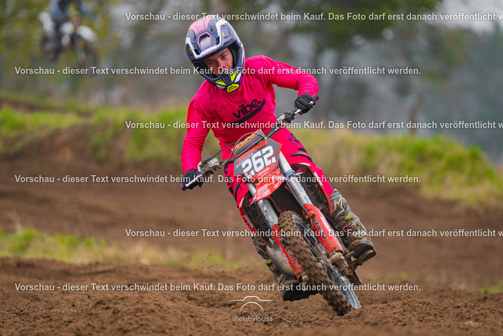 20260412_MCCBensdorf-1230 | Sportfotografin aus Berlin-Brandenburg mit Fokus auf Motocross. Ich halte deine sportliche Leistung und echte Emotionen auf und neben der Strecke professionell fest. Entdecke die Fotos von deinem Rennen und bestelle sie direkt hier im Shop.