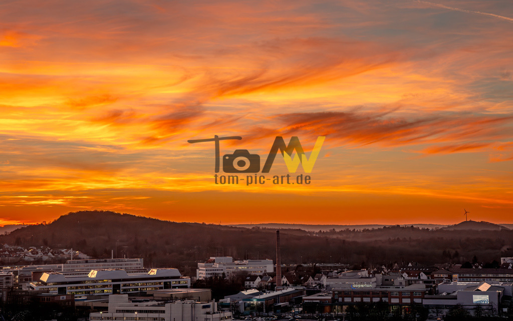 Sonnenuntergang über Stuttgart Feuerbach-Roter Himmel | Ein feuerroter Himmel über Stuttgart Feuerbach. Ein einmaliges Naturschauspiel - Realisiert mit Pictrs.com