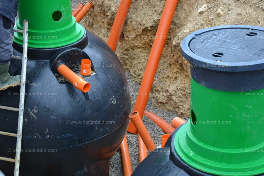 bib-lg03-abwasserkanal-0069 | Nach LV-Leistungsgruppen sortierte Detailfotos über den Bau eines Hauses. Alle Hausbau-Bilder direkt vom Urheber und Autor der Website Haus-Selber-Bauen.com