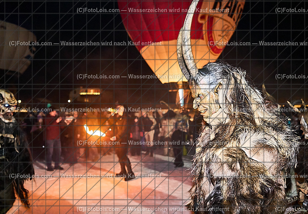 _ALP8203_NACHTderBALLONE_Lackenhof_Gaminger Oetscherteufel | ... mit dem Ballonsportclub Ötscherland aus Wieselburg, der Bergrettung Lackenhof mit einer Schauübung, der Perchtengruppe 'Gaminger Ötscherteufeln' und dem Musikverein Lackenhof, die Ballonfahrer spendeten ihre Gage in diesem Jahr dem schwer verunglückten Gerald Bernreiter alias 'KLEX' der erst nach der ReHa und einem Umbau seines Hauses in Lackenhof frühestens im Mai 2026 wieder nach Hause kommen kann, So 28. Dezember 2025.