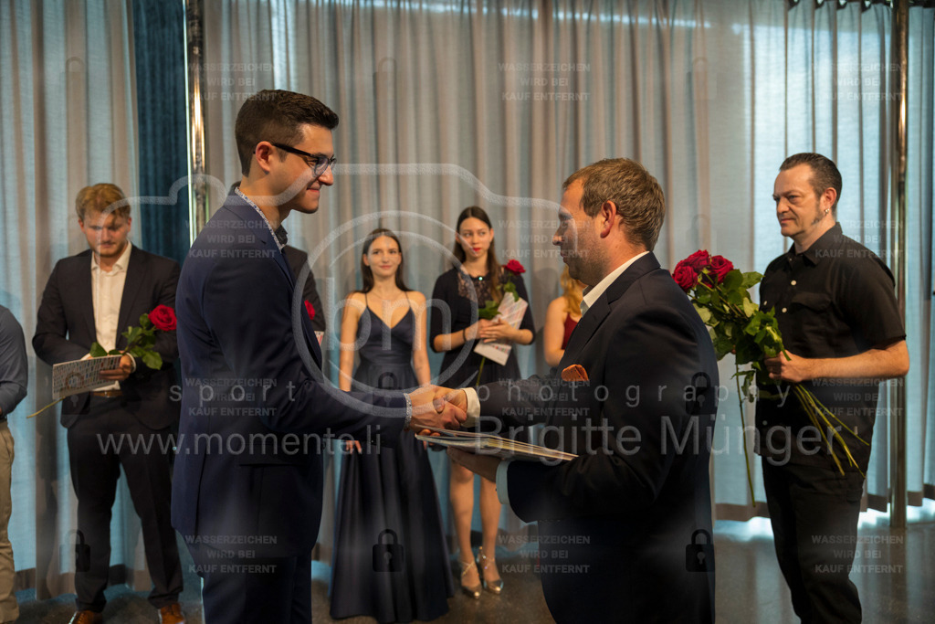 FeusiDiplomfeier_R6OO3011 | Brigitte Münger / bmsportphotography - Realisiert mit Pictrs.com