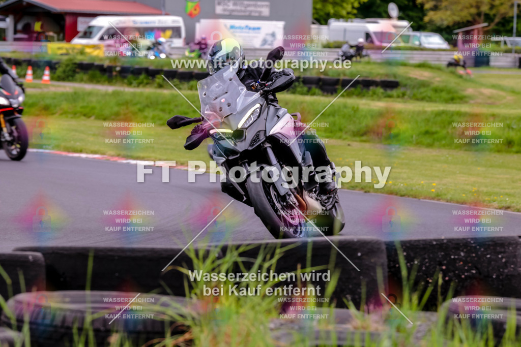 MotoTeamVBK-20492 | Hier findet Ihr Bilder von Touristenfahrten auf der Nürburgring Nordschleife oder von anderen Veranstaltungen die ich besucht habe. Viel Spass beim Durch Schauen 