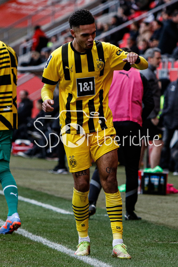 FC Ingolstadt - Borussia Dortmund Amateure | Erneut jubelt Dortmund - diesmal durch das 0-2, wieder durch Justin NJINMAH (BVB #11) / DFL REGULATIONS PROHIBIT ANY USE OF PHOTOGRAPHS AS IMAGE SEQUENCES AND/OR QUASI-VIDEO
