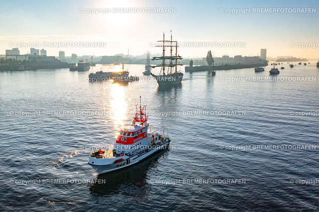 DJI_0179 | 30.09.2022 Drohnenaufnahmen Dt. Schifffahrtstag 2022 Bremen Wendebecken / Weser