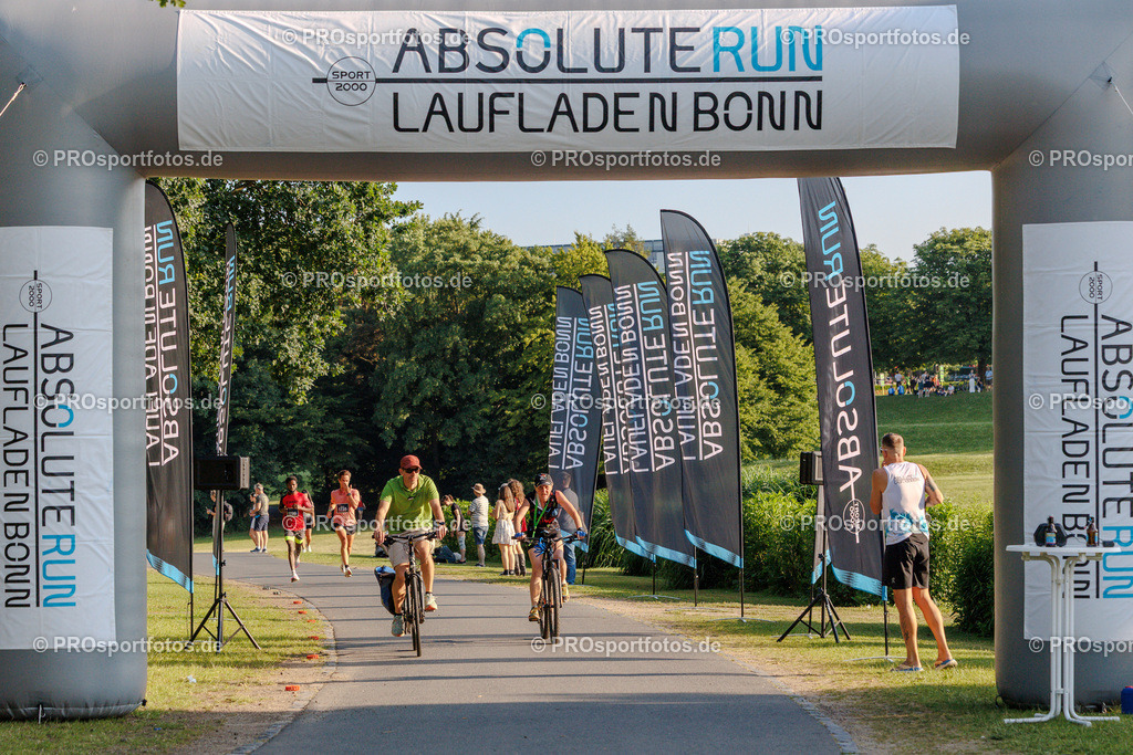 Sparda-Bank Nachtlauf Bonn; Bonn, 18.06.2025 | Impressionen vom Sparda-Bank Nachtlauf Bonn am 18.06.2025 in Bonn (Nordrhein-Westfalen). 
