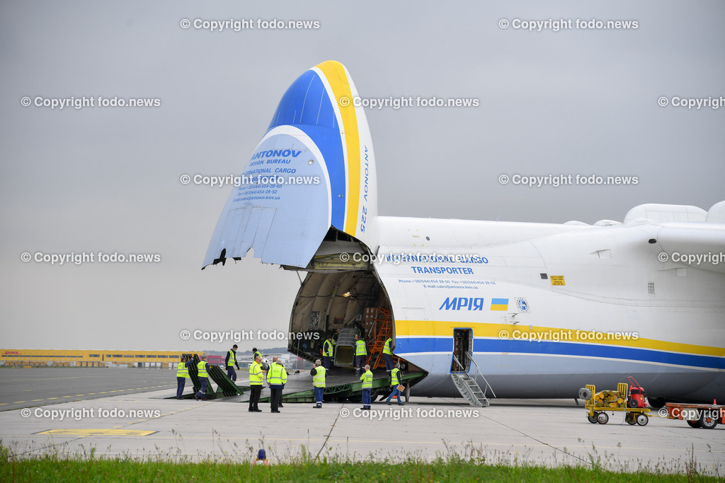 Flughafen Linz Hoersching_ Landung Antonov AN 225_ 05.10.2021-29 | 05.10.2021, Linz Hörsching, AUT, Flughafen Linz, Linz Airport, Landung Antonov 225, im Bild Antonov 225 - größtes und schwerstes Transportflugzeug der Welt zu Gast in Linz