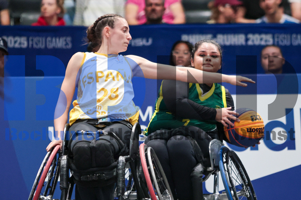 SES_TTG3X320250718-2702 | bond - Realisiert mit Pictrs.com