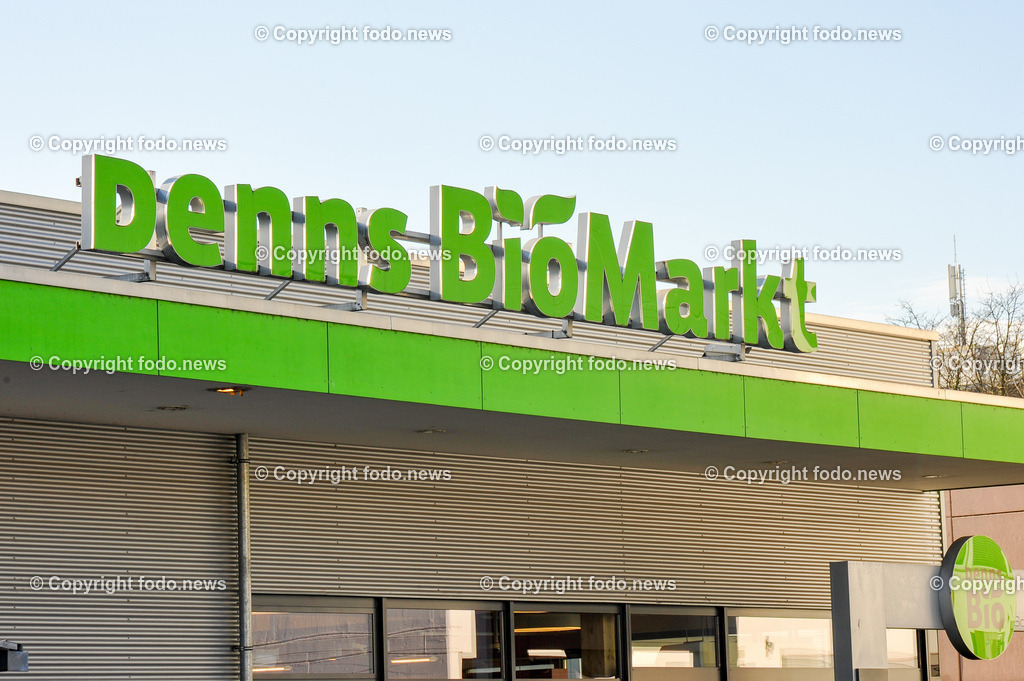 Deutschland_ Baden-Wuerttemberg_ Goeppingen_ 15.01.2025-17 | 15.01.2025, Deutschland, GER, Baden-Wuerttemberg, Goeppingen, im Bild Themenbild, Stadtansichten, Denns BioMarkt, Lebensmittel, Bio, Bioprodukte, Biomarkt, Natur, Naturprodukte, Handel, Einzelhandel, Supermarkt, Schild, Logo, Reklame, Werbung