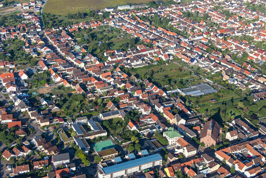 Luftbild: Kirchstr im Ortsteil Wiesental in Waghäusel im Bundesland Baden-Württemberg in Deutschland. Foto: IMG_092369.jpg vom 01.08.2016 durch Werner Riehm/FLY-FOTO.de