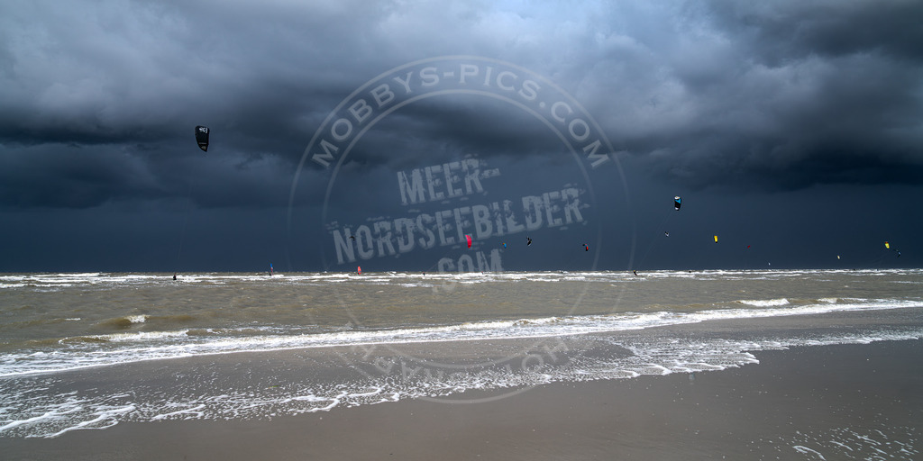 Kiter bei Unwetter 2 | kiten in St. Peter-Ording