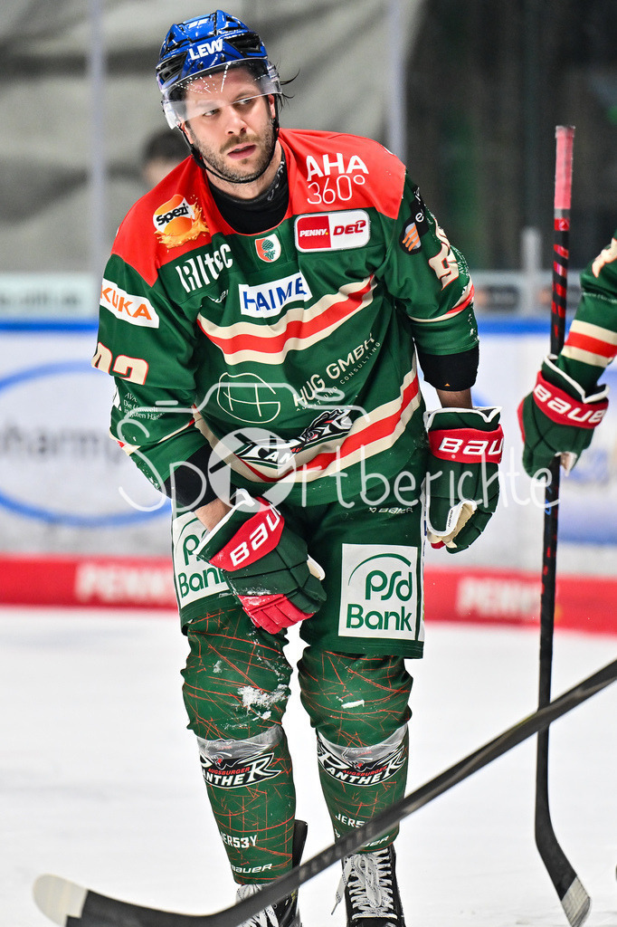 Augsburger Panther - EHC RB München | aUGSBURG, DEUTSCHLAND - 27. FEBRUAR: im Bild Joseph CRAMAROSSA (Augsburger Panther 92) mit Schmerzen / Einzelfoto / Freisteller während dem Match zwischen den Augsburger Panthern und dem EHC RB München am 46. Spieltag der Penny DEL im Curt Frenzel Stadion