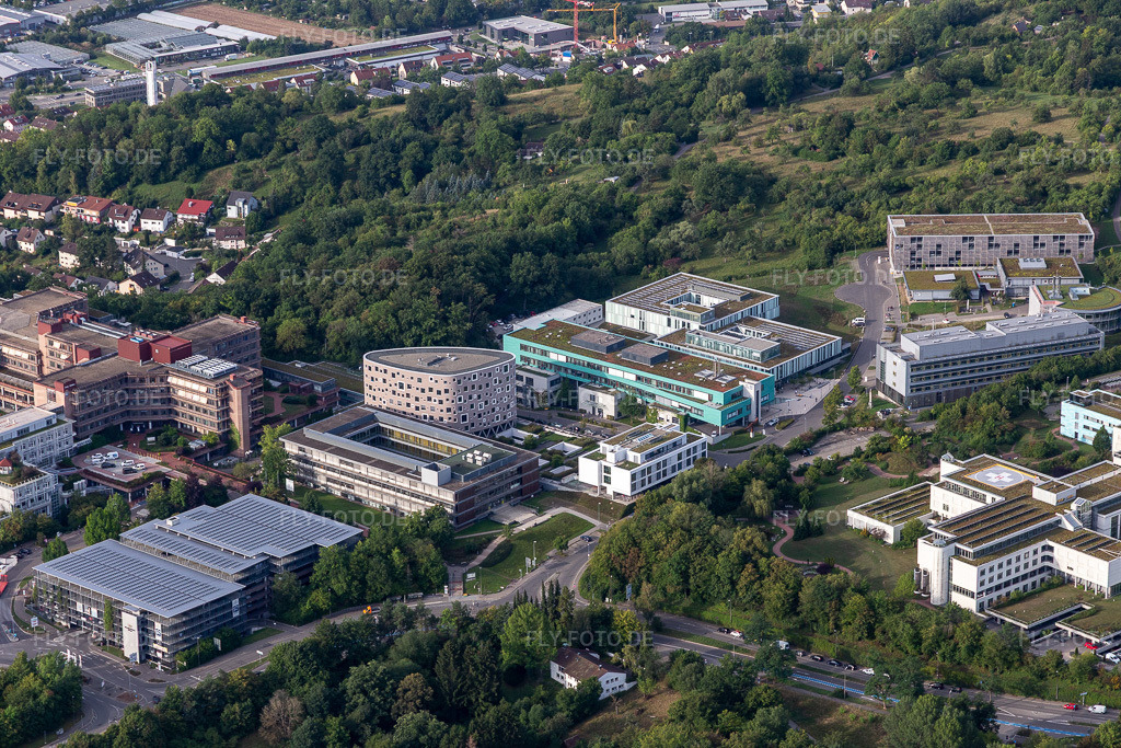 Luftbild: Klinikgelände des Krankenhauses Medizinische Universitätsklinik auf dem Schnarrenberg in Tübingen im Bundesland Baden-Württemberg in Deutschland. Foto: IMG_008491.jpg vom 27.08.2020 durch Werner Riehm/FLY-FOTO.de