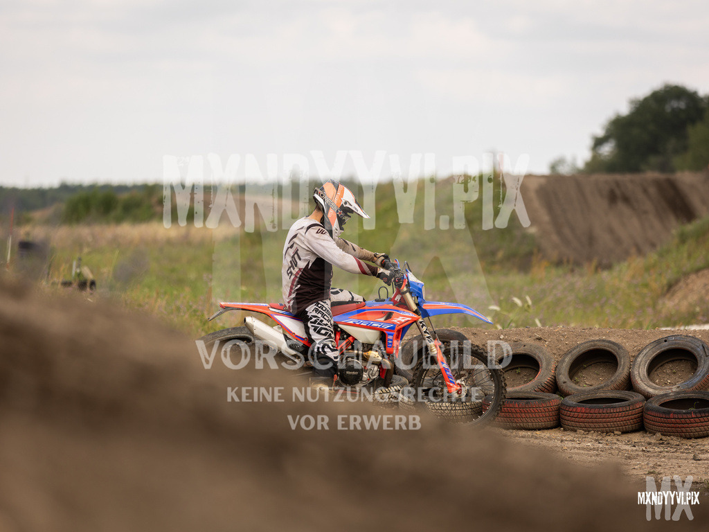 866A1692 | mxndyyvipix