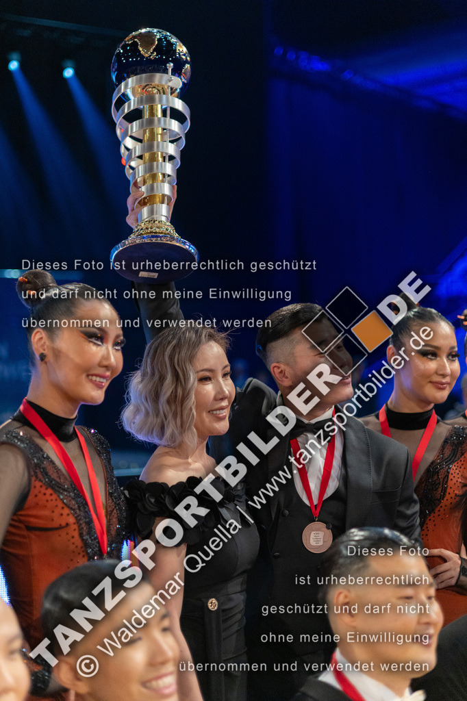 20251206-06401 | Hier finden Sie Tanz Bilder vom Latein und Standard Formationen tanzen. Sportbilder vom Tanzsport. Schöne Fotos und von Weltmeisterschaft, Europameisterschaft, Bundesliga, Regionalliga, Oberliga und Landesliga sowie von GOC Stuttgart, DanceComp, WM Bremen