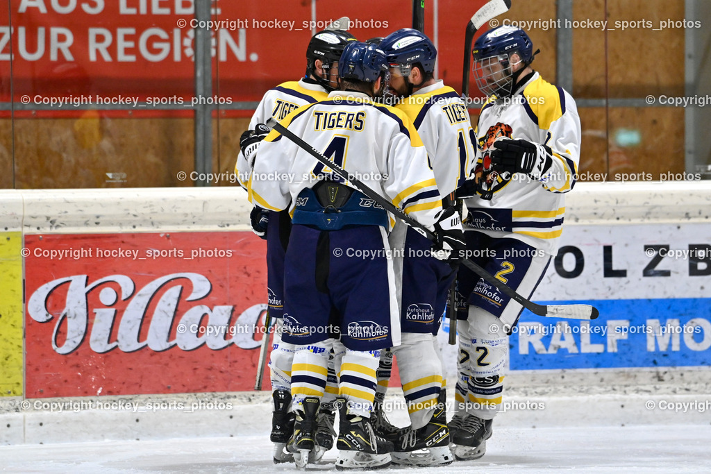 EC Tigers Paternion vs. Tarco Wölfe II | Jubel EC Tigers Paternion Mannschaft, #2 Pranjic Marko EC Tigers Paternion, #4 Wolf Marlon EC Tigers Paternion, EC Tigers Paternion vs. Tarco Wölfe II, EC Tigers Paternion vs. Tarco Wölfe II am 19.12.2024 in Spittal an der Drau (Eissportzentrum Spittal), Austria, (Photo by Bernd Stefan)