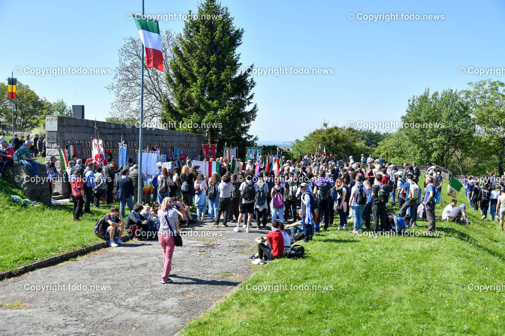 Internationale Gedenk- und Befreiungsfeier Gedenkstaette Mauthausen 2022_ 15.05.2022-24 | 15.05.2022, Mauthausen, AUT, Internationale Gedenk- und Befreiungsfeier Gedenkstaette Mauthausen 2022, im Bild Besucher der Gedenkfeier// International Liberation Ceremony 2022, Mauthausen CC Memorial 2022/05/15