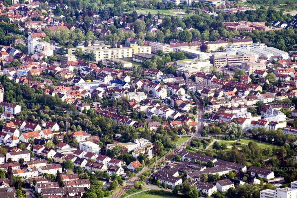 Luftbild: S-Bahn Gleise mit Haltestelle Ettlingen West in Ettlingen im Bundesland Baden-Württemberg in Deutschland. Foto: IMG_1938.jpg vom 14.05.2006 durch Werner Riehm/FLY-FOTO.de