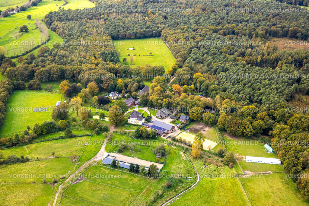 Huenxe241009777 | Luftbild, Haus Schwarzenstein, ehemaliger Rittersitz und historische Sehenswürdigkeit, umgeben von Wald, Drevenack, Hünxe, Niederrhein, Nordrhein-Westfalen, Deutschland
