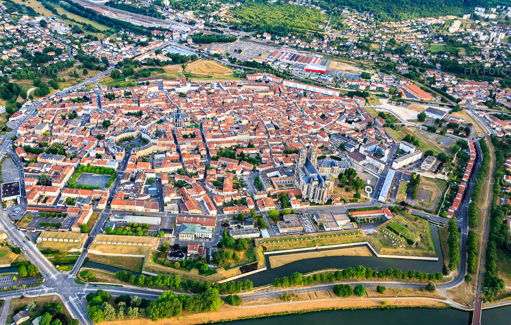 Aerial view: Historic city center between the Moselle and the Canal de la Marne au Rhin from the southwest in Toul in the state Meurthe et Moselle, France.Photo: IMG_083492.jpg taken on 07/13/2015 by Werner Riehm/FLY-FOTO.comResolution of the original: 5379 x 3427 px