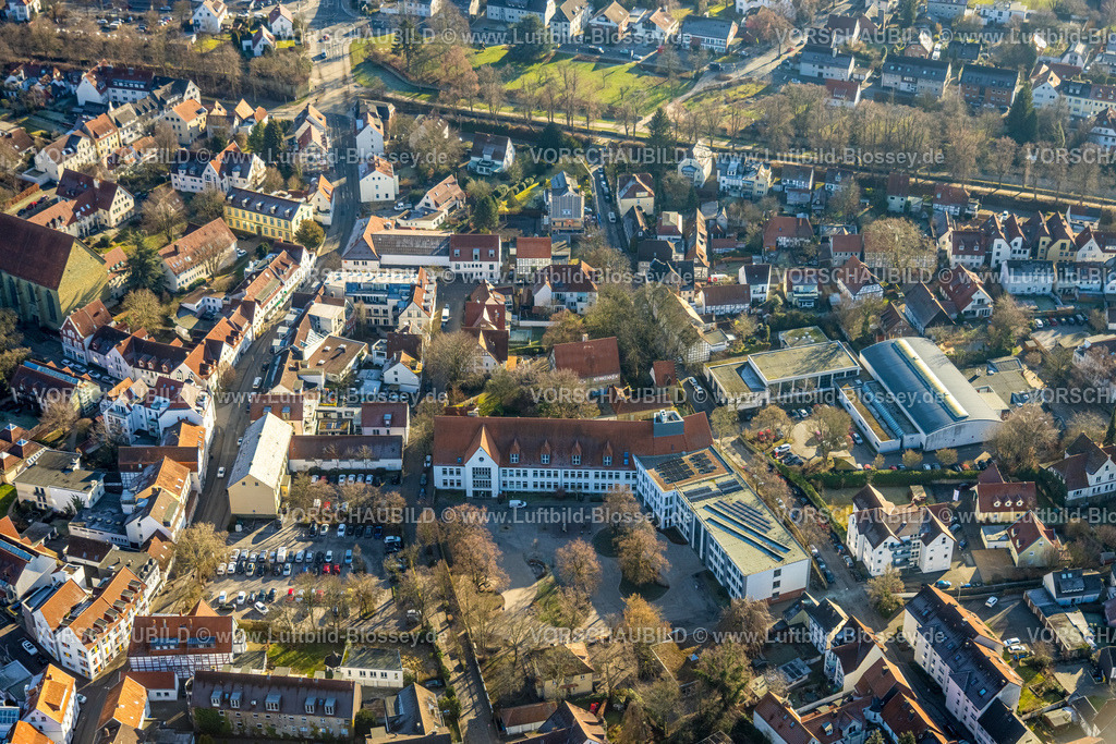 Soest260104063 | Luftbild, Europaschule Aldegrever-Gymnasium mit Schulhof und Zweifach-Sporthalle in der Altstadt, Soest, Südwestfalen, Nordrhein-Westfalen, Deutschland
