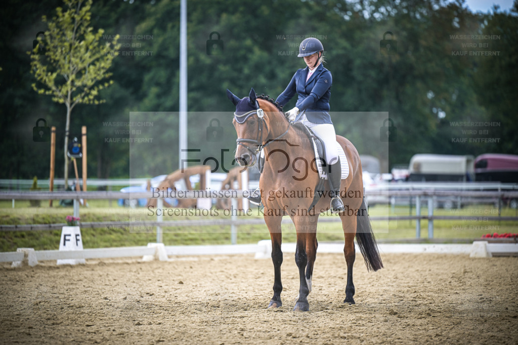 DOS_2134 | Entdecke hochwertige Reitturnierfotos von Foto Oger. Professionell, emotional und authentisch – jetzt Lieblingsmomente im Shop bestellen. - Realisiert mit Pictrs.com