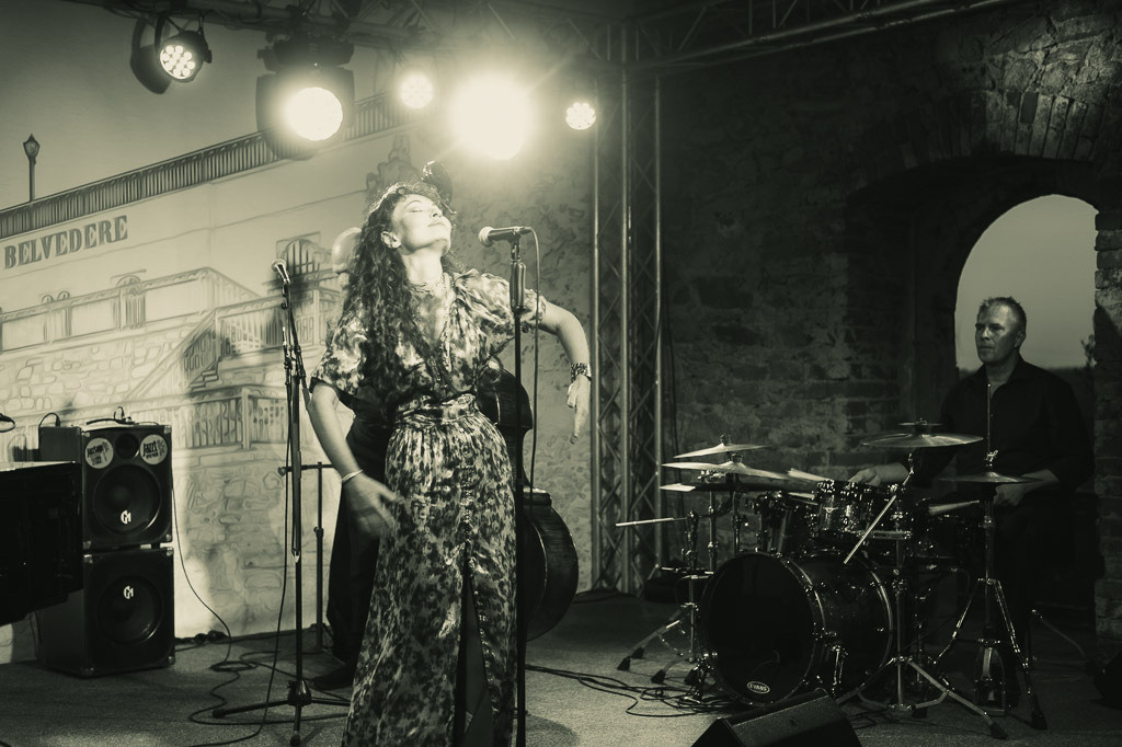 Maria Markesini Konzert | Maria Markesini meets Klazz Brothers im Forte Belvedere Leisnig zum Festival Hallo Leisnig 2022. - Realisiert mit Pictrs.com