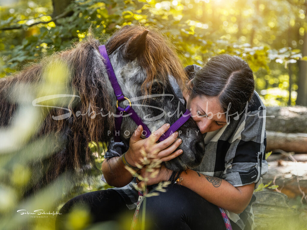 Käthe und Milli | People- und Tierfotografie, Imageaufnahmen, Veranstaltungsfotografie und Wandbilder aus der Natur ★ Made in Germany ✔️ Druck + Downloads ✔️ Naturfotografie in Top Qualität ★ schneller Versand, weltweite Lieferung! - Realisiert mit Pictrs.com