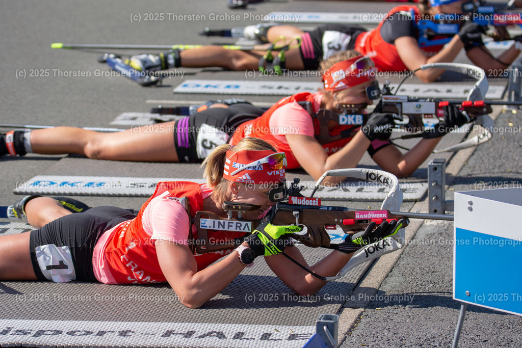 Deutsche Meisterschaften Biathlon 2018 | Deutsche Meisterschaften Biathlon 2018, Massenstart Frauen am 15.09.2018 in der DKB SKI ARENA in Oberhof, (Deutschland)

Bild: Denise Herrmann vom WSV Erzgebirge Oberwiesenthal / BwFb (1), Luise Kummer vom SV Frankenhain / BwO (5)
 - Realisiert mit Pictrs.com