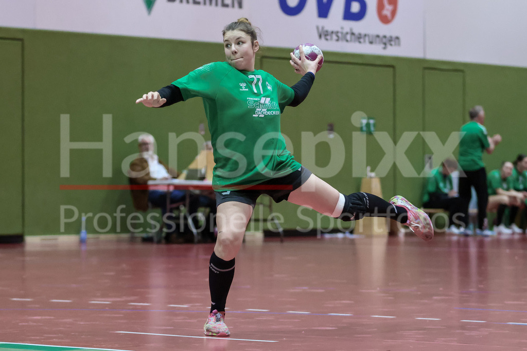 Handball, 2. Bundesliga Frauen, SV Werder Bremen - TSG 1846 Mainz-Bretzenheim | v.li.: Elaine Rode (SV Werder Bremen, 77) beim Siebenmeter, 7m, Spielszene, Aktion, Action