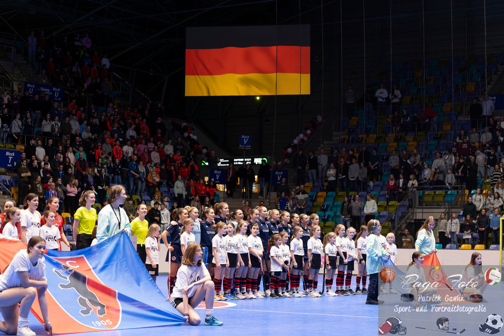 Volvo E.R.B. Final 4 Finale Frauen: Berliner HC - Mannheimer HC, 26.01.2025 | Team des Mannheimer HC bei der Deutschen Nationalhymne, Berliner HC - Mannheimer HC, Frankfurt, Süwag Arena, 26.1.2025 - Realisiert mit Pictrs.com