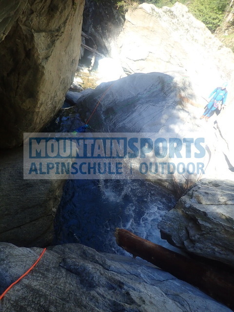 P1010036 | Bestelle die Bilder deines Berg- oder Wasser-Abenteuers mit Mountain Sports bequem von zu Hause aus direkt über unseren Online Fotoshop von pictrs.com. - Realisiert mit Pictrs.com