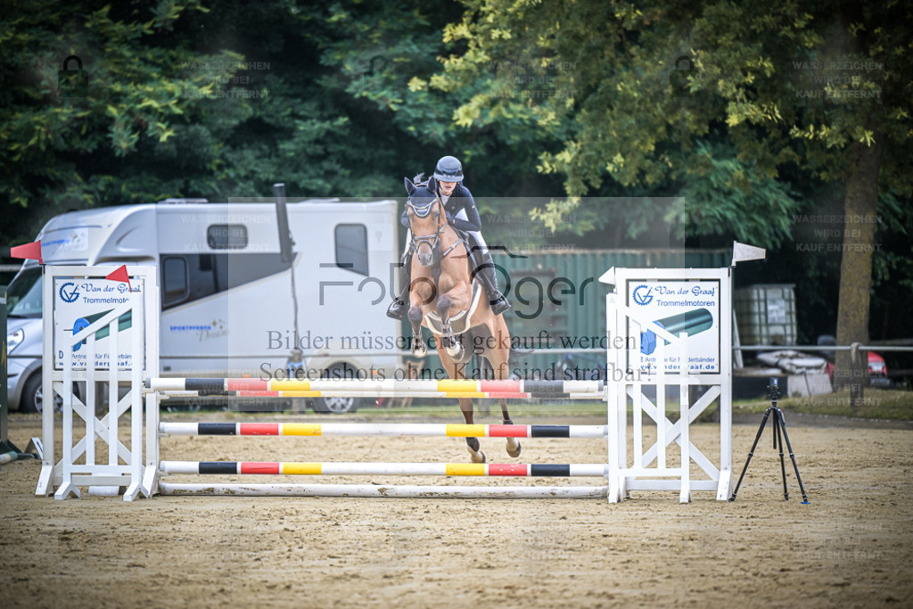 DOS_2428 | Entdecke hochwertige Reitturnierfotos von Foto Oger. Professionell, emotional und authentisch – jetzt Lieblingsmomente im Shop bestellen. - Realisiert mit Pictrs.com