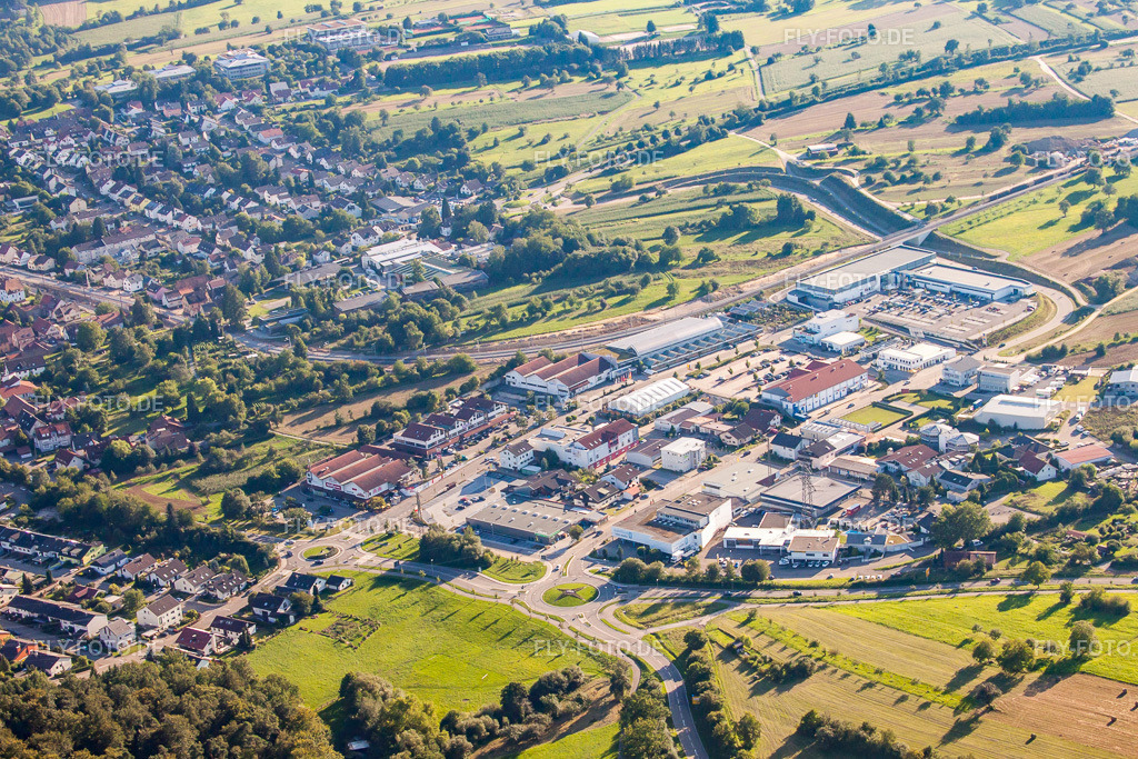 Gewerbegebiet Siemensstraße aus Norden | Luftbild: Gewerbegebiet Siemensstraße aus Norden im Ortsteil Langensteinbach in Karlsbad im Bundesland Baden-Württemberg in Deutschland. Foto: IMG_32393.jpg vom 21.08.2010 durch Werner Riehm/FLY-FOTO.de - Realisiert mit Pictrs.com