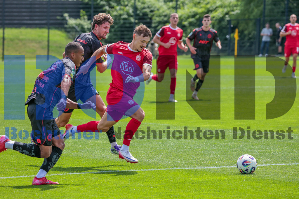 SES_ESSFKO20250712-28 | bond - Realisiert mit Pictrs.com