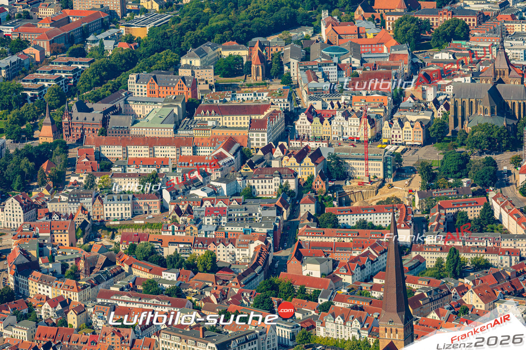 Schrägluftbild    Rostock - Das Luftbild wurde 2025 vom UL-Flugzeug heraus erstellt (ohne Drohne- keine Drohnenaufnahme ) - Hochauflösende Luftaufnahme -Nicht vergleichbar mit Google Maps oder Satelittenbilder- Die Geschenkidee !Mit Lizenz und Bildrechte bestellbar