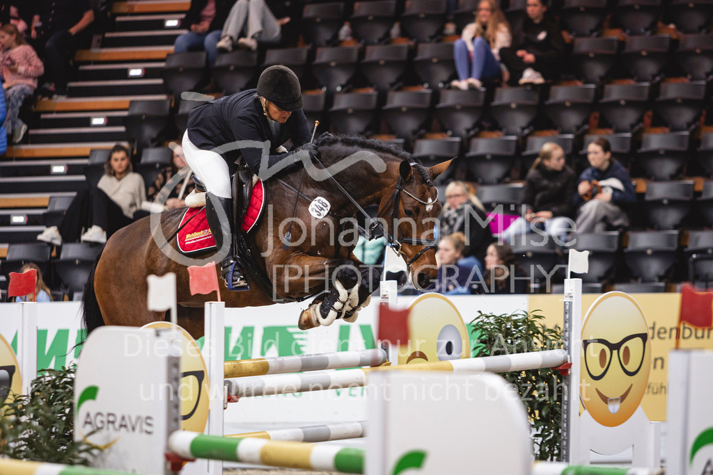 241102_Oldenburg_FinaleWaldbach-112 | Deine schönsten Turniermomente als professionelle Fotos! Entdecke hochwertige Pferdesport-Fotografie im Online-Shop. Jetzt Fotos finden & bestellen!