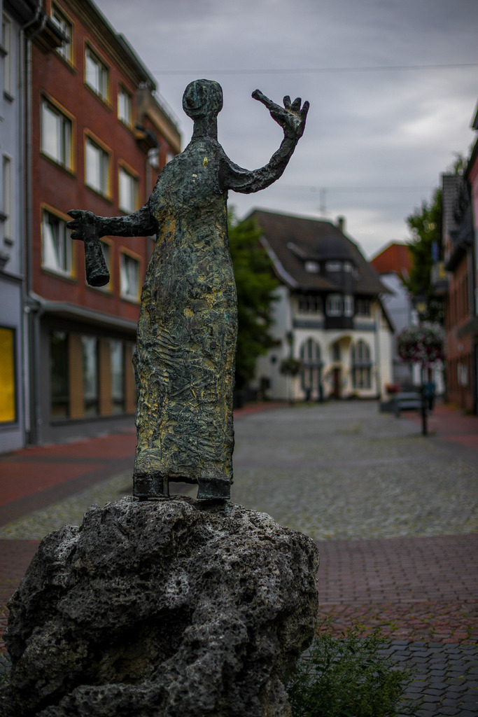 Moers_Stadtrundgang_070825_44 | Bildergalerie von Sport-Ereignissen aber auch von weiteren spannenden Dingen - nicht nur vom Niederrhein. In Anlehnung an den bekannten Spruch von Hanns Dieter Hüsch heißt das Motto: "Niederrhein ist überall".  - Realisiert mit Pictrs.com