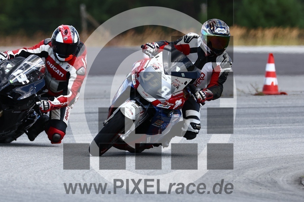 0358-20240805_01992 | Schöne Erinnerungen an spannende Momente - das festzuhalten ist unser Job. PIXELrace.de ist seit 2003 auf den Rennstrecken Europas unterwegs um die Action draußen beim Fahren und die wunderbare Stimmung imm Fahrerlager für euch einzufangen.