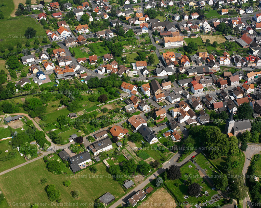 2615908 | RAINROD 09.06.2006 Wohngebiet einer Einfamilienhaus- Siedlung  in Rainrod im Bundesland Hessen, Deutschland // Single-family residential area of settlement  in Rainrod in the state Hesse, Germany Foto: Gerhard Launer