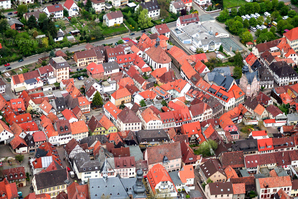 Luftbild: Bergkirche, Königstr in Bad Bergzabern im Bundesland Rheinland-Pfalz in Deutschland. Foto: IMG_1733.jpg vom 01.05.2006 durch Werner Riehm/FLY-FOTO.de