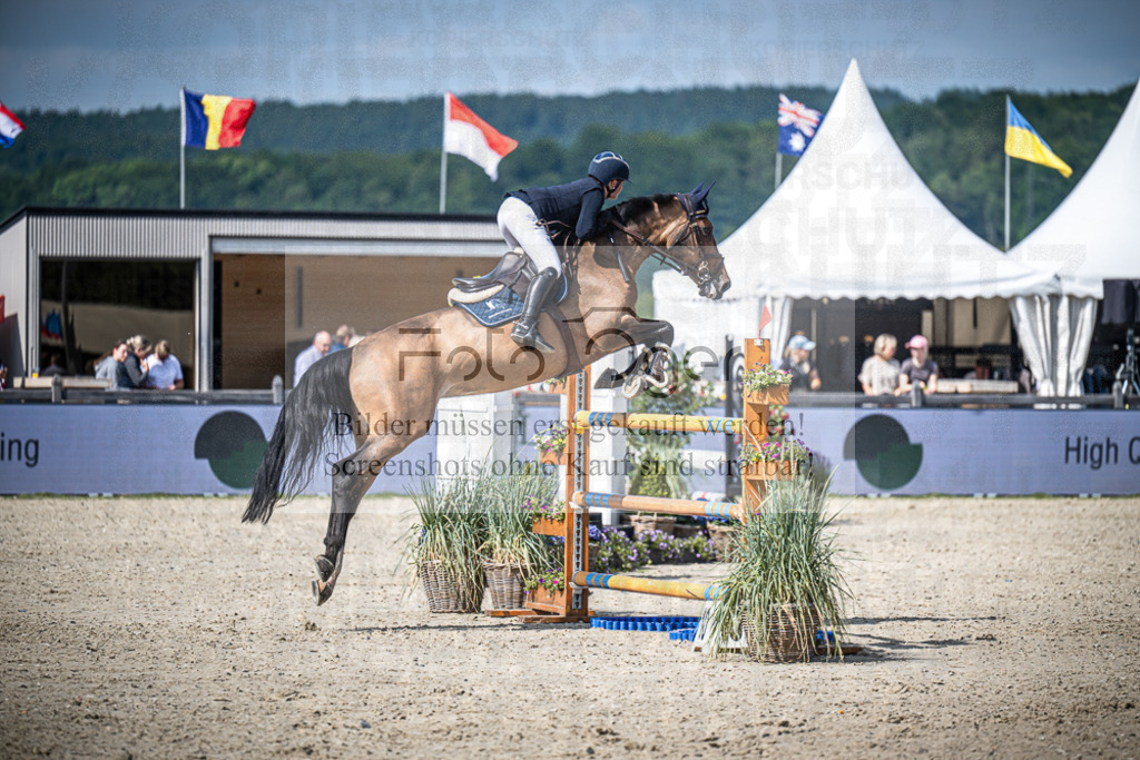 DOS_2942 | Entdecke hochwertige Reitturnierfotos von Foto Oger. Professionell, emotional und authentisch – jetzt Lieblingsmomente im Shop bestellen.Deutschlandweite Turnierfotografie. - Realisiert mit Pictrs.com
