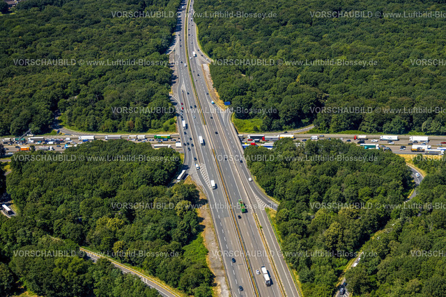Oberhausen230705764-2 | Luftbild, Autobahnkreuz Oberhausen, Autobahn A2 und Autobahn A3, Verkehrsstau, Sterkrader Wald, Alsfeld, Oberhausen, Ruhrgebiet, Nordrhein-Westfalen, Deutschland