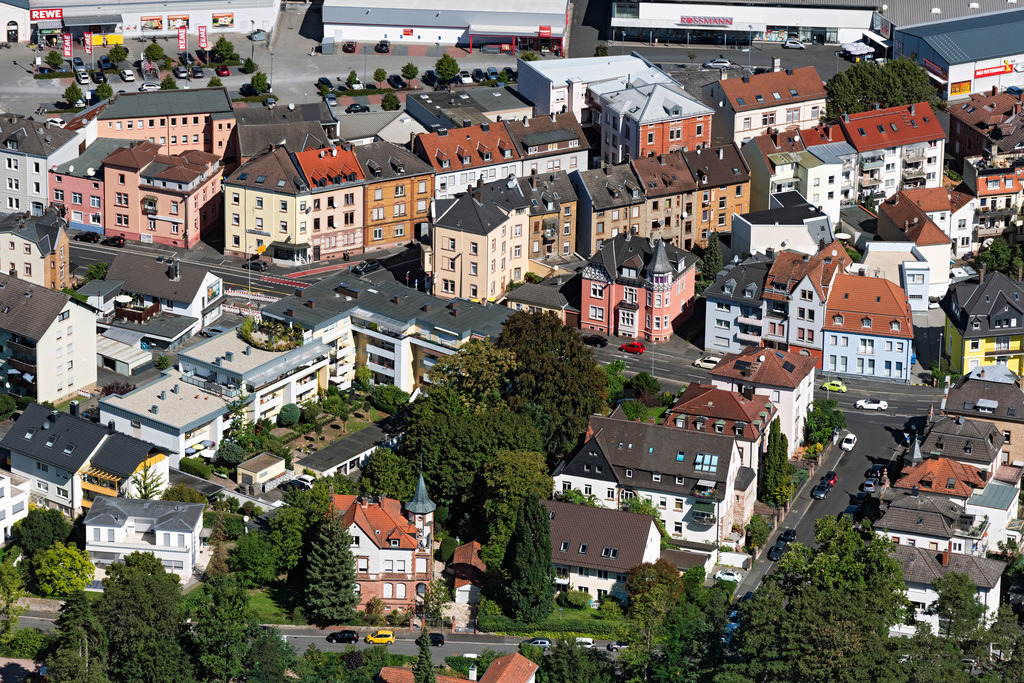 dr__0203473.jpg | ASCHAFFENBURG 07.09.2023 Verlauf der Straßenführung an der Hanauer Straße in Aschaffenburg im Bundesland Bayern, Deutschland. // Street - road guidance on street Hanauer Strasse in Aschaffenburg in the state Bavaria, Germany. Foto: Daniel Reiter