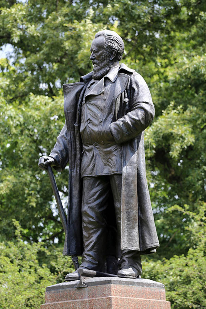 Foto: Leipzig - Karl Heine Denkmal | Das Team hinter BILDLEXIKON LEIPZIG bündelt historische wie aktuelle Informationen über die Stadt Leipzig in Text und Bild auf einer Plattform und stellt diese der interessierten Öffentlichkeit zur Verfügung.