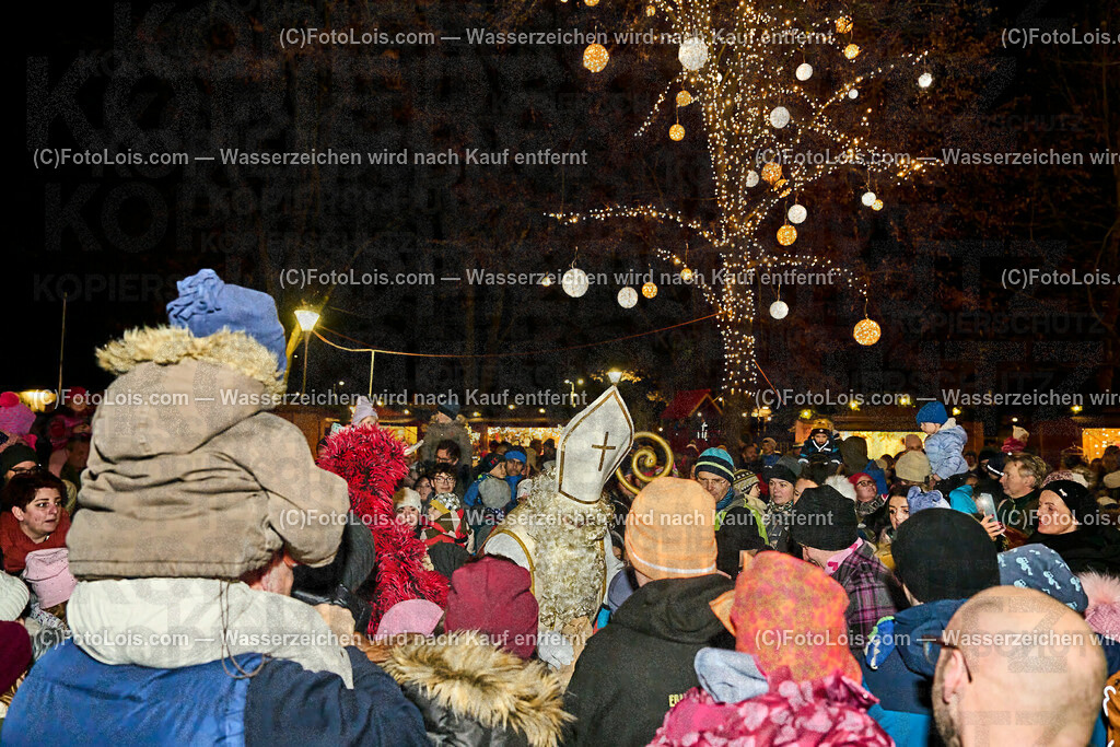 ALP7608_Wieselburger Advent_Nikolaus | (C)FotoLois.com, Alois Spandl, Wieselburger Advent im Schlosspark, Besuch durch den Hl. Nikolaus und seinen Krampussen, Sa 3. Dezember 2022.