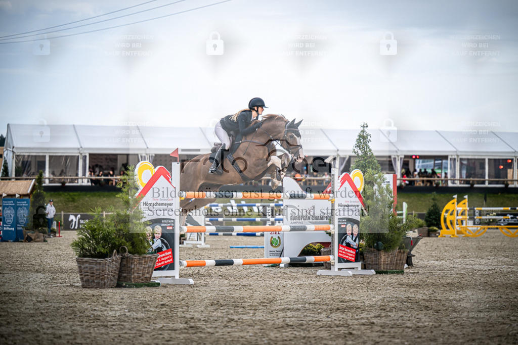 DOS_7742 | Entdecke hochwertige Reitturnierfotos von Foto Oger. Professionell, emotional und authentisch – jetzt Lieblingsmomente im Shop bestellen. - Realisiert mit Pictrs.com