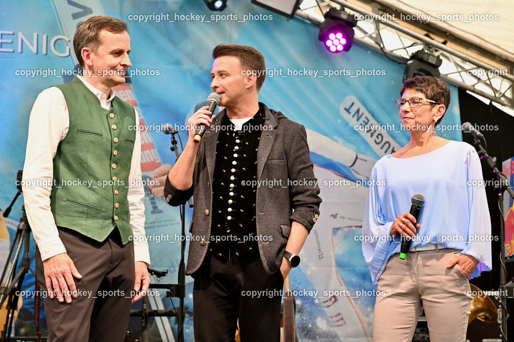 Empfang Daniel Tschofenig | Mama Monika Tschofenig, Moderator Marco Ventre, Papa Gerhard Tschofenig, Empfang Daniel Tschofenig, Empfang Daniel Tschofenig am 10.05.2025 in Hohenthurn (Mehrzweckhaus Hohenthuurn), Austria, (Photo by Bernd Stefan)